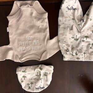 Neutral Baby Accessory Set